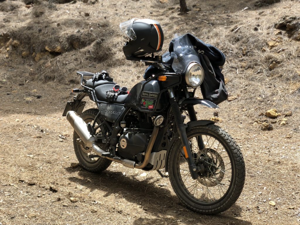 Royal Enfield Himalayan Evropská verze na projížďce v lese