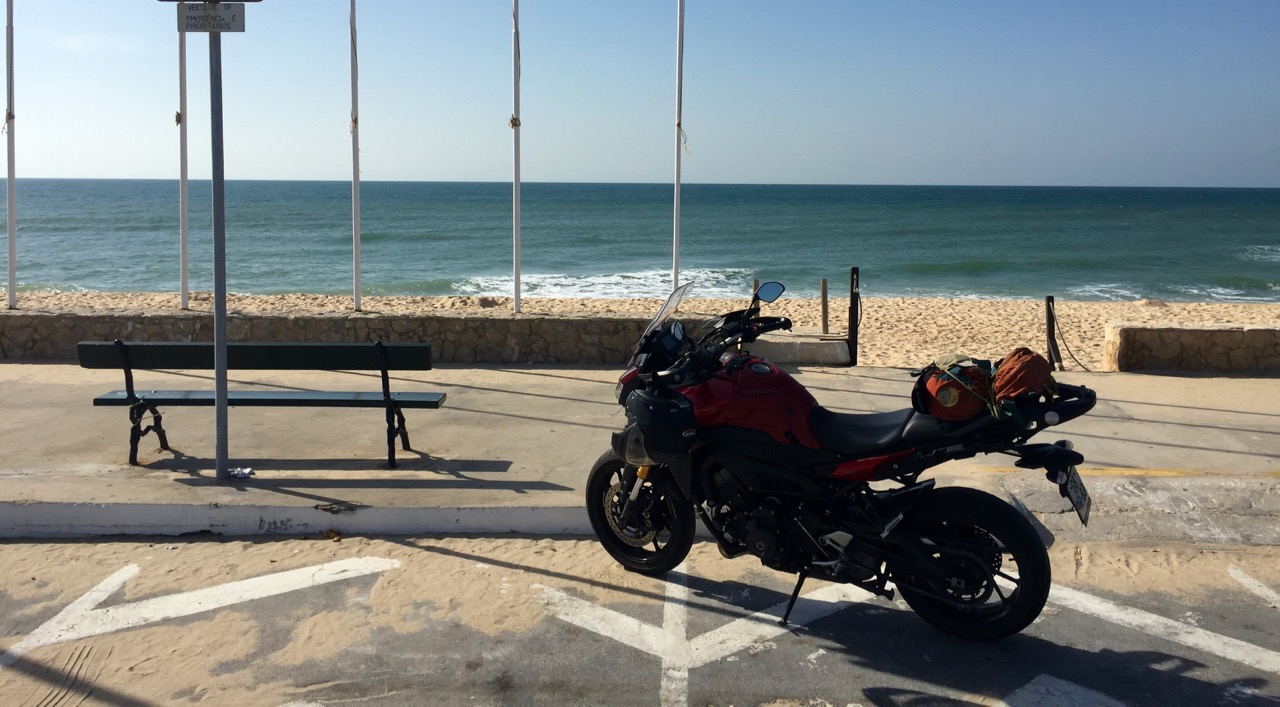 Cestopis na motorce Portugalskem: Yamaha MT-09 Tracer u moře