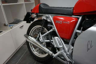 Nová kyvná vidlice, zadní kotouč a výfuk - Jawa 350 OHC Special