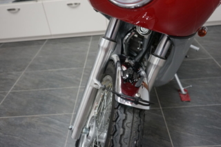 Masivnější vidle nové Jawy 350 OHC Special