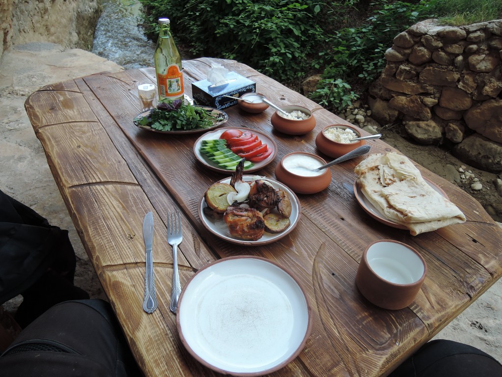 Skalní restaurace v Arménii